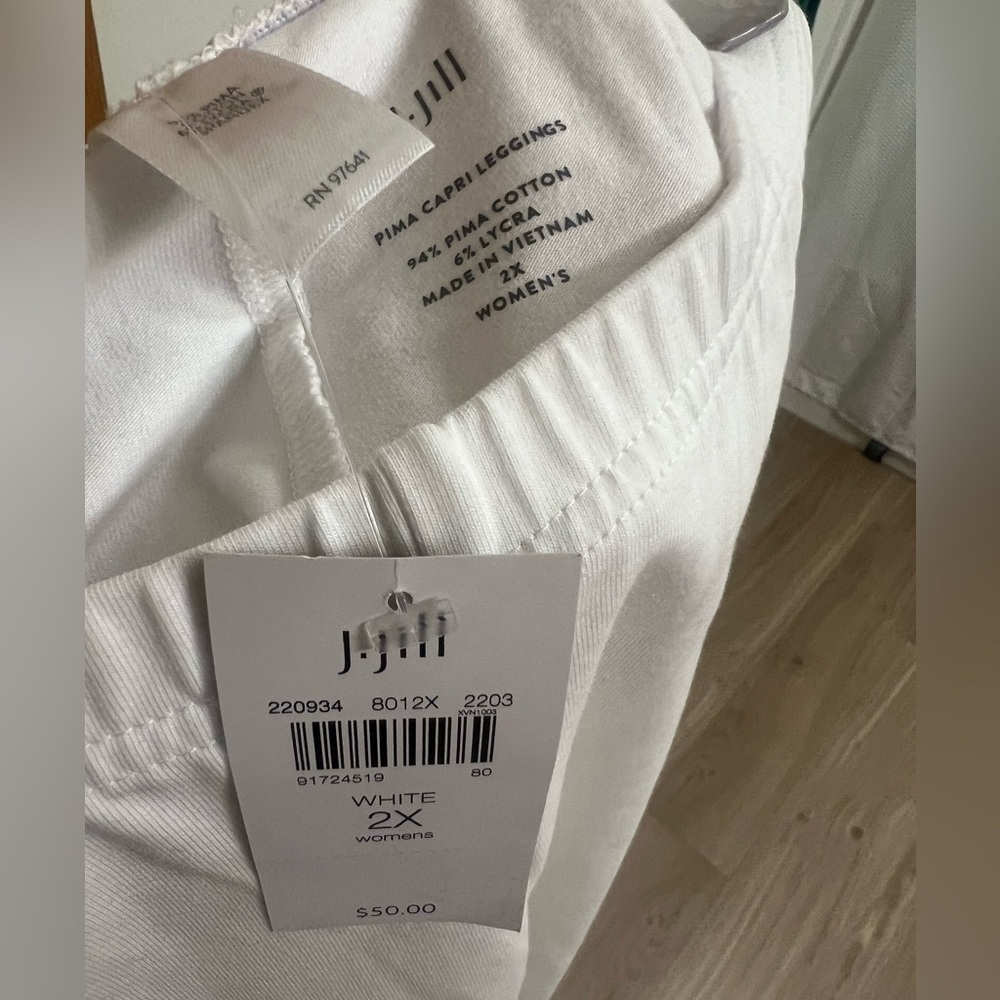 Chicos White Pima Capri Leggings NWT - Picture 4 of 8